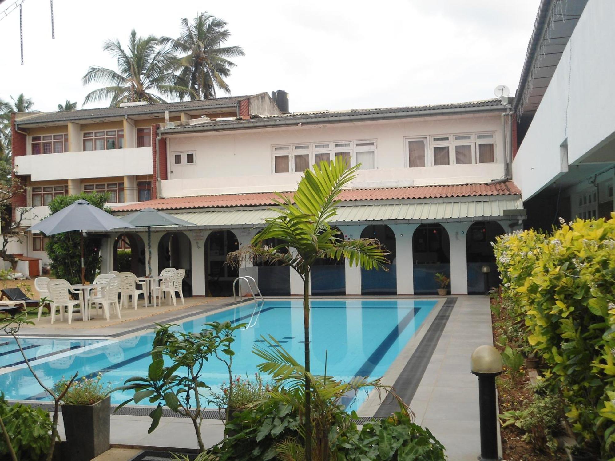 Ranveli Beach Hotel Dehiwala-Mount Lavinia Exterior photo