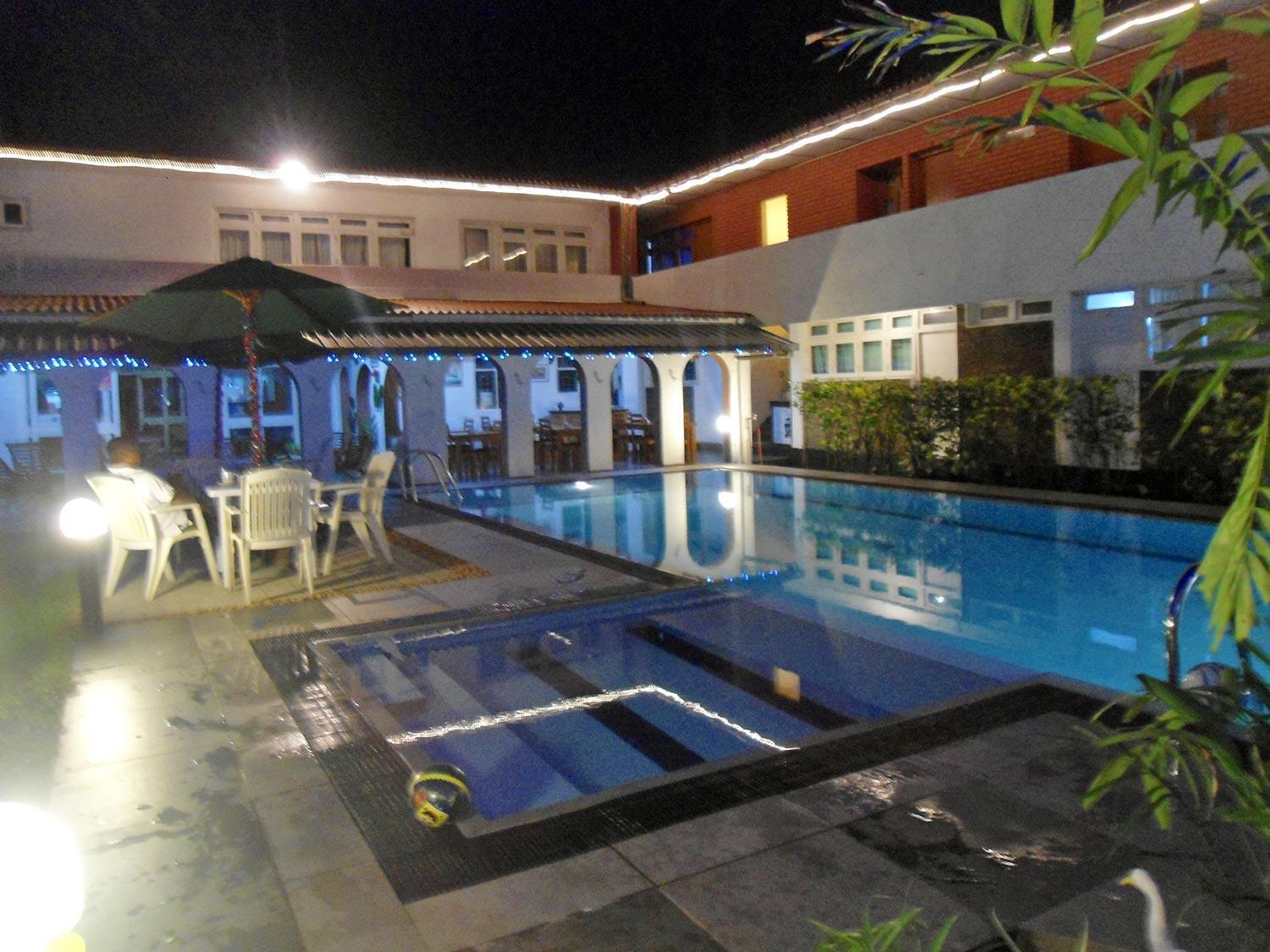 Ranveli Beach Hotel Dehiwala-Mount Lavinia Exterior photo