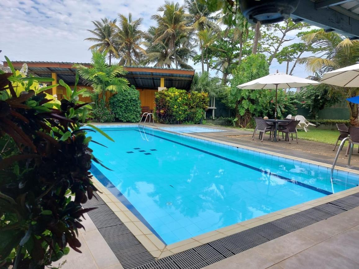Ranveli Beach Hotel Dehiwala-Mount Lavinia Exterior photo